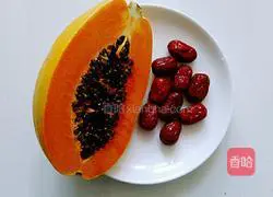 Illustration of how to make papaya and red date soup 1