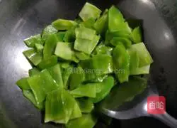 Illustration of how to make green pepper and lettuce 5