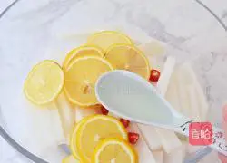 Hot and sour white radish recipe illustration 7