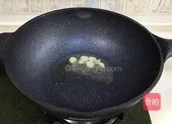 Illustration of how to stir-fry seasonal vegetables with corn shoots 5