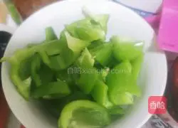 Illustration of how to cook potato slices with green pepper 4