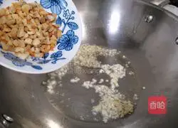 Illustration of how to make fried lettuce with garlic 4
