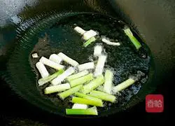 Illustration of how to make scallion oil noodles 10