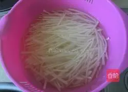 Illustration of how to make stir-fried shredded potatoes 1