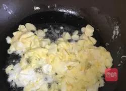 Illustration of how to make water spinach and scrambled eggs 4