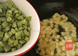 Illustration of how to make fried green beans with potatoes 8