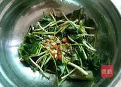 Illustration of how to make cold folded ear root as a light summer meal 9