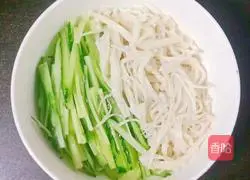 Illustration of how to make cold cucumber and enoki mushrooms 11