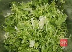 Illustration of how to make raw bitter chrysanthemum 1