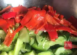 Illustration of how to make pickled cucumbers 14