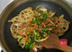 Illustration of how to make lotus root slices 6