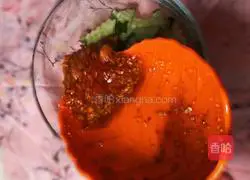 Illustration of how to make cucumbers with dried fruits 6