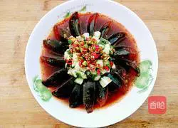 Illustration of how to make cucumber mixed with preserved eggs 11