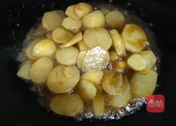 Illustration of how to cook potatoes stewed in oyster sauce 5