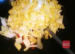 Illustration of how to make chopped pepper and cabbage 7