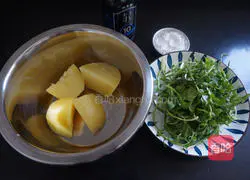 Illustration of how to make fried potato dumplings with shepherd's purse 1