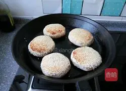 Illustration of how to make sesame sauce pancakes 13