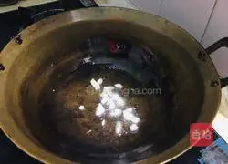 Illustration of how to make garlic sweet potato leaves 2