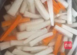 Illustration of how to make sweet and sour pickled radish strips 4