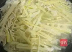 Illustration of how to make cold bamboo shoots 2