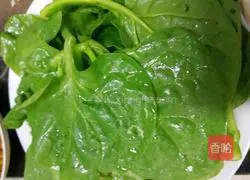 Illustration of how to make stir-fried fungus 1