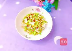 Illustration of how to stir-fry celery and lily 16