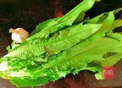 Illustration of how to make stir-fried lettuce 2