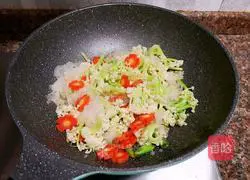 Illustration of how to cook white fungus and stir-fried cauliflower 9