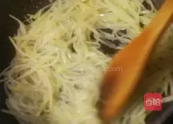 Illustration of how to make vinegar-coated potato shreds 9