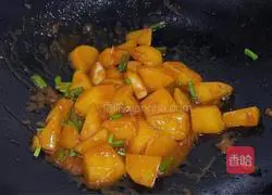 Illustration of braised potatoes in sauce 9