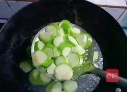 Illustration of how to cook zucchini with sauce 13