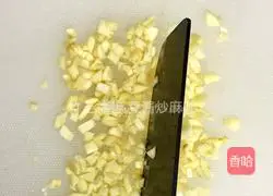 Illustration of how to stir-fry sesame leaves with bean paste 2