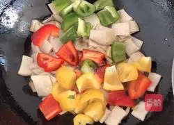 Illustration of how to make fried mushrooms with three peppers (fried king oyster mushrooms with colored peppers) 4