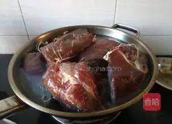 Illustration of how to make braised beef 1