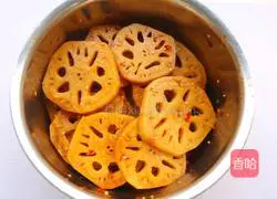 Illustration of how to make cold spicy lotus root slices 10