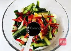 Illustration of how to make cold cucumber 12