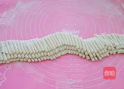 Illustration of how to make noodles with scallion oil 8