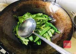 Illustration of how to make garlic lettuce 4