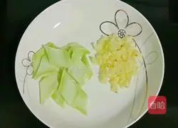 Illustration of how to make stir-fried carrots with broccoli 3