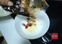 Illustration of how to make enoki mushrooms in oil 4