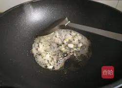 Illustration of how to make fried garlic sprouts jelly 3