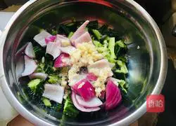 Illustration of how to make cucumbers with soy sauce 3