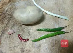 Illustration of how to make shredded potatoes 1