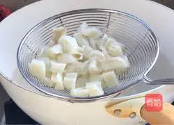 How to stir-fry lotus root and bitter melon Illustration 7