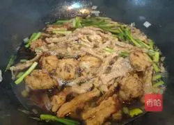 Illustration of how to make fried lotus root balls and braised vermicelli 4