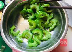 Illustration of how to make cold bitter melon 9