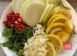 Thai Hot and Sour Chicken Feet Recipe Illustration 7