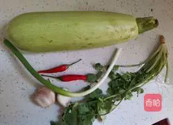 Illustration of how to make cold zucchini shreds 1