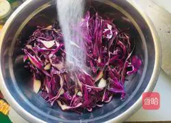 Illustration of how to make cold purple cabbage 2