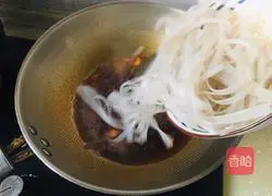 Hot and Sour Rice Noodles Recipe Illustration 8